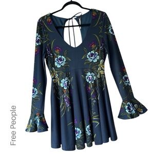 FREE PEOPLE | FLORAL BELL SLEEVE MINI DRESS OPEN BACK DATE NIGHT | SMALL